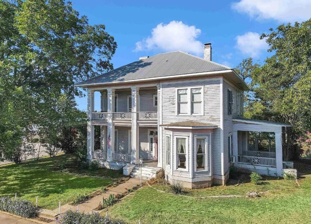 Old+Cook+Home+1873+Victorian+style+Burnet+Texas+-+front+view