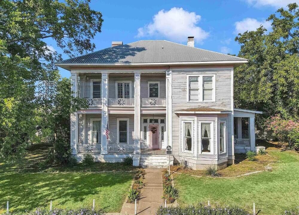 Old+Cook+Home+1873+Victorian+style+Burnet+Texas+-+front+view+2