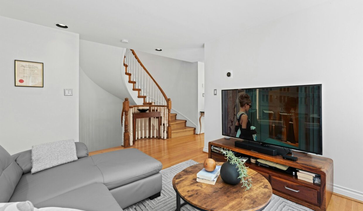 00_e811acb313283f75dd495ebb403fd0b2